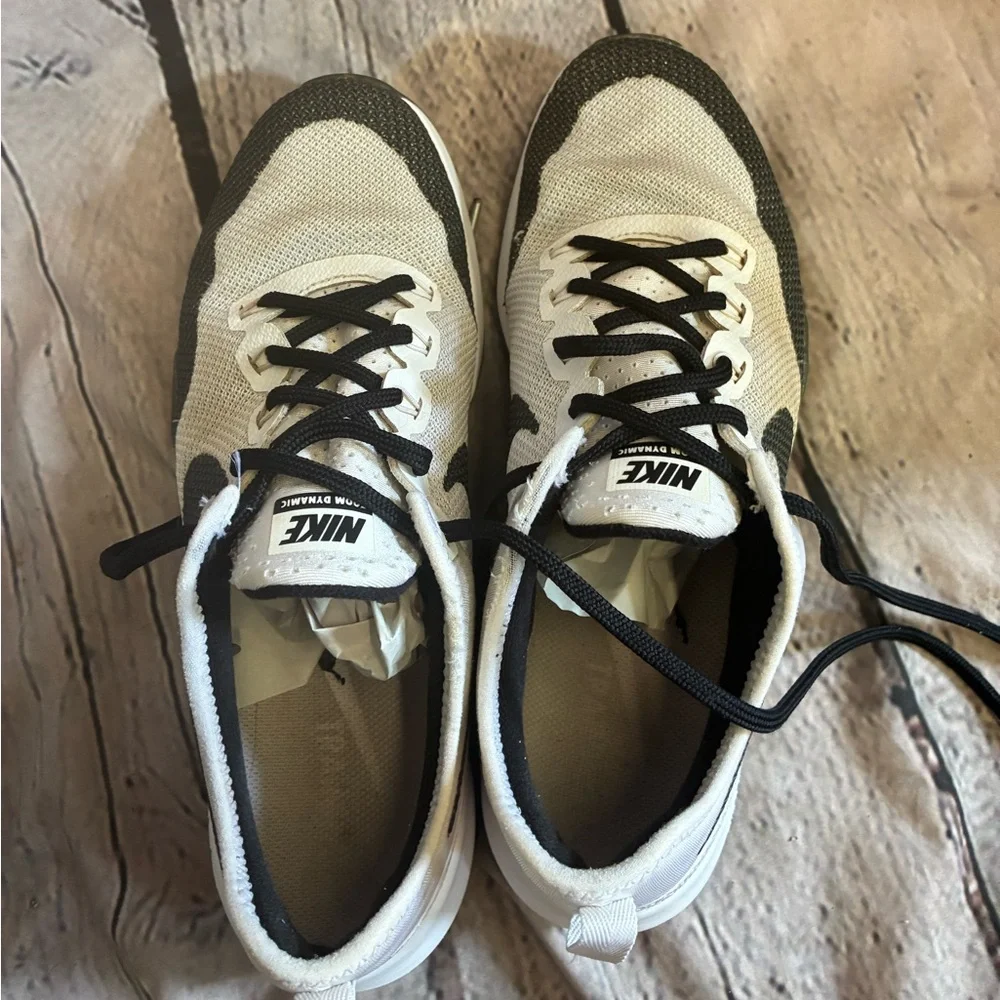 Nike Womens Air Zoom Dynamic TR Running Training Shoes Size 9 Athletic‎ Sports